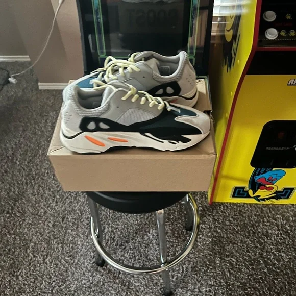 Brand new Yeezy wave runners‼️
